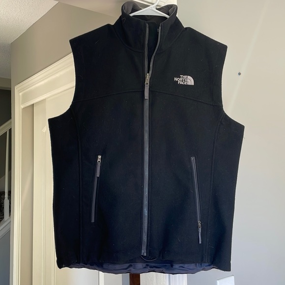 The North Face vest - Picture 1 of 9